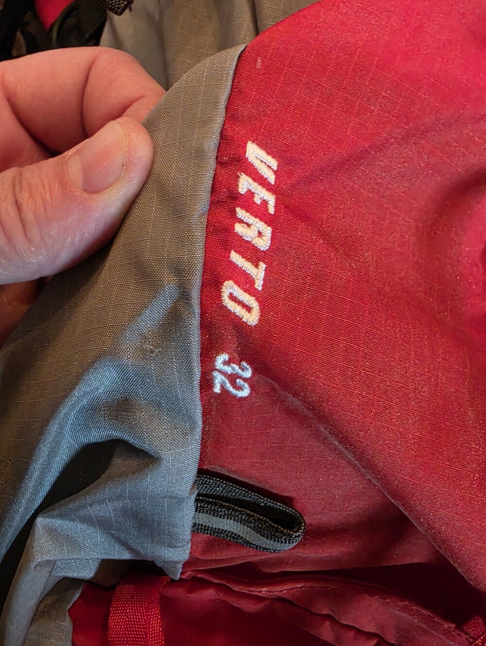 The North Face Verto 32 Centennial Red & Gray Hiking Backpack Pack NWT Light! - Picture 7 of 16